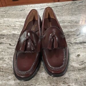 NEW, never worn Bass Weejuns, brown, size 9.5